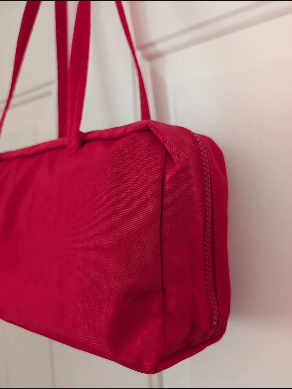 BAGGU Nylon Bowler Shoulder Bag Red Candy Apple Brand New Regular - Picture 6 of 7
